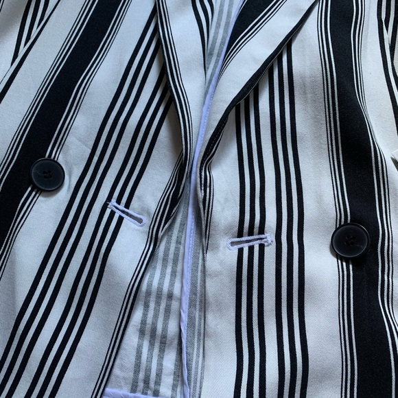 Forever 21 Black & White Striped Blazer - Picture 4 of 8